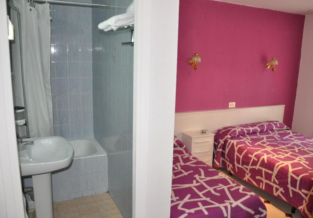 Triple Room Shower