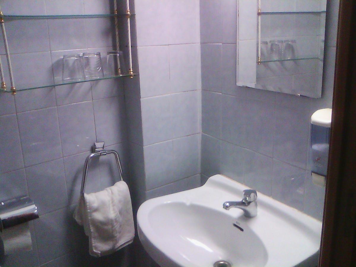 Double or Twin Room Private Bathroom